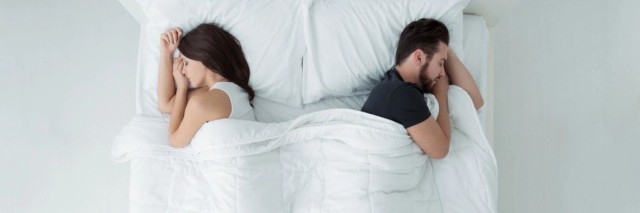 Πώς η συμβίωση μπορεί να… χαλάσει τον ύπνο και τη διατροφή σας