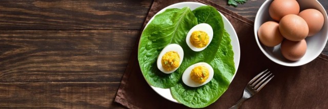 How will it affect my health if I eat 5 large eggs with their yolks everyday?