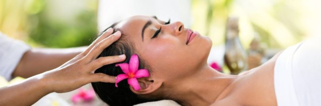 Scalp massage: Το μασάζ που τα βάζει με το άγχος